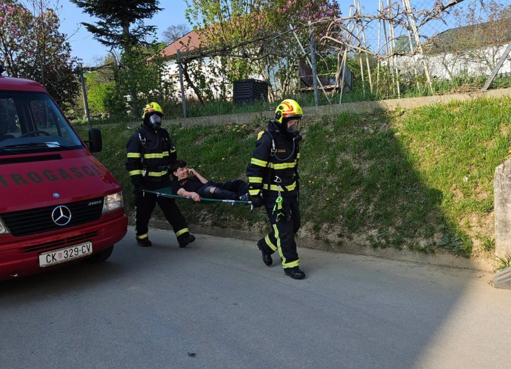 DVD Selnica izvela simulaciju spašavanja unesrećenih osoba